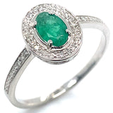 Anillo de esmeralda con diamantes en oro blanco 10kt. EM-0.45CTS. D-0.05CTS.