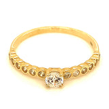 Anillo con circones en oro amarillo 10kt.