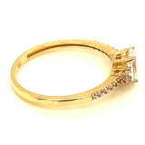 Anillo con circones en oro amarillo 10kt.