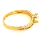 Anillo con circones en oro amarillo 10kt.