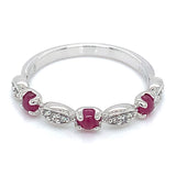 Anillo con rubí (Cabouchon) y diamantes en oro blanco 10KT