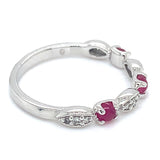 Anillo con rubí (Cabouchon) y diamantes en oro blanco 10KT