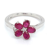 Anillo con rubí y diamantes en oro blanco 10KT