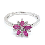 Anillo con rubí y diamantes en oro blanco 10KT