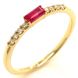 Anillo de rubí con diamantes en oro amarillo 14kt. R-0.15CTS. D-0.10CTS.
