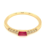 Anillo de rubí con diamantes en oro amarillo 14kt. R-0.15CTS. D-0.10CTS.