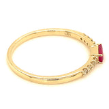 Anillo de rubí con diamantes en oro amarillo 14kt. R-0.15CTS. D-0.10CTS.