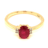 Anillo de rubí con diamantes en oro amarillo 14kt. R-1.00CTS. D-0.05CTS.
