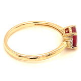 Anillo de rubí con diamantes en oro amarillo 14kt. R-1.00CTS. D-0.05CTS.