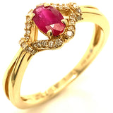 Anillo de rubí con diamantes en oro amarillo 14kt. R-0.50CTS. D-0.10CTS.