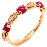 Anillo con rubí (Cabouchon) y diamantes en oro rosado 10KT