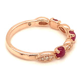 Anillo con rubí (Cabouchon) y diamantes en oro rosado 10KT