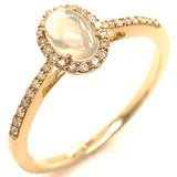 Anillo con ópalo y diamantes en oro amarillo 14kt