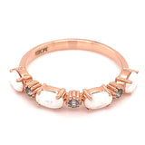 Anillo con ópalo y topacio azul en oro rosado 10kt