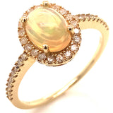 Anillo con ópalo y diamantes en oro amarillo 14kt