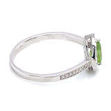 Anillo con peridoto y diamantes en oro blanco 14kt