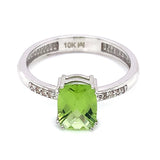 Anillo con peridoto y diamantes en oro blanco 10kt