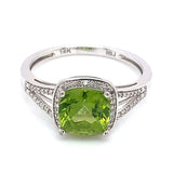 Anillo con peridoto y diamantes en oro blanco 14kt