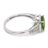Anillo con peridoto y diamantes en oro blanco 14kt