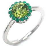Anillo con peridoto y esmeralda en oro blanco 10kt