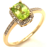 Anillo con peridoto y diamantes en oro amarillo 14kt