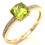 Anillo con peridoto y diamantes en oro amarillo 14kt