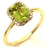 Anillo con peridoto y diamantes en oro amarillo 10kt