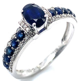 Anillo con zafiro y diamantes en oro blanco 10KT