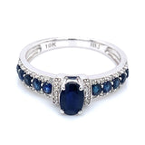Anillo con zafiro y diamantes en oro blanco 10KT