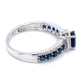 Anillo con zafiro y diamantes en oro blanco 10KT