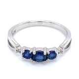 Anillo con zafiro y diamantes en oro blanco 10KT