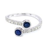 Anillo con zafiro y diamantes en oro blanco 14KT