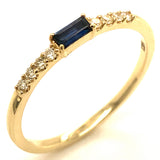 Anillo con zafiro y diamantes en oro amarillo 10KT