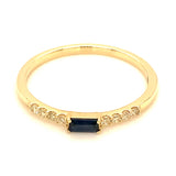 Anillo con zafiro y diamantes en oro amarillo 10KT