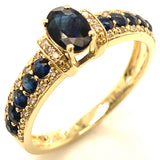 Anillo con zafiro y diamantes en oro amarillo 10KT