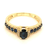Anillo con zafiro y diamantes en oro amarillo 10KT