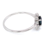 Anillo con zafiro y diamantes en oro blanco 14KT