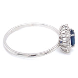 Anillo con zafiro y diamantes en oro blanco 14KT
