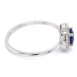 Anillo con zafiro y diamantes en oro blanco 14KT