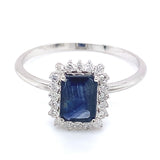 Anillo con zafiro y diamantes en oro blanco 14KT