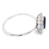 Anillo con zafiro y diamantes en oro blanco 14KT