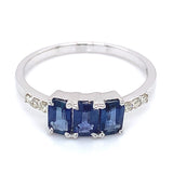 Anillo con zafiro y diamantes en oro blanco 14KT