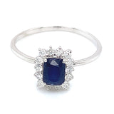 Anillo con zafiro y diamantes en oro blanco 14KT