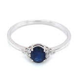 Anillo con zafiro y diamantes en oro blanco 14KT