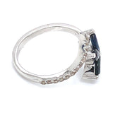 Anillo con zafiro y diamantes en oro blanco 14KT