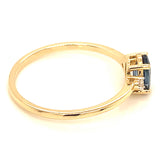 Anillo con zafiro y diamantes en oro amarillo 14KT