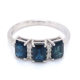 Anillo con zafiro y diamantes en plata 925