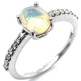 Anillo con ópalo y diamantes en plata 925
