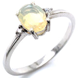 Anillo con ópalo y diamantes en plata 925