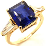 (LD) Anillo con zafiro y diamantes de laboratorio en oro amarillo 14KT.